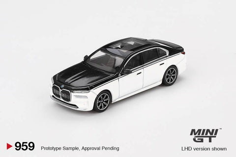 Mini GT 1/64 BMW i7 xDrive60 Alpine White / Black Sapphire