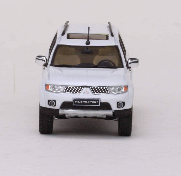 MITSUBISHI PAJERO AUTOart 1/43 ホワイト Mitsubishi - Pajero Evolution - AUTOart - 1/43 - Autos Miniatures